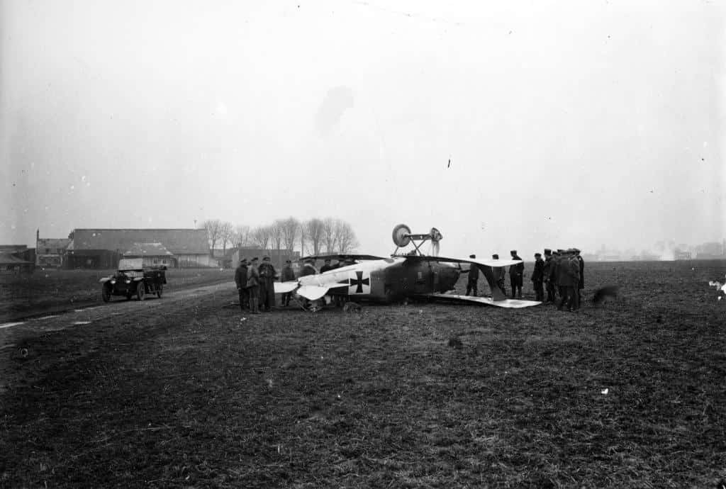 Авария пилота Воздушных войск Германии Отто Фуша на самолете Роланд LFG CL IIa «Вальфиш» W.Nr.C.3626/16. Машина последнего 6-го заказа выпущена фирмой «Линке – Гофман» в декабре 1916 г.